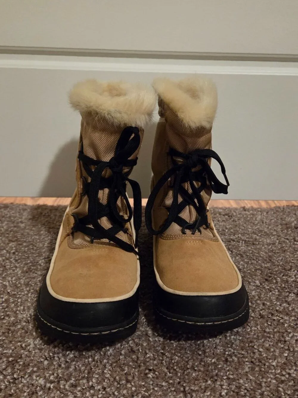 Sorel Women's Boots Tivoli II- US Size 9
